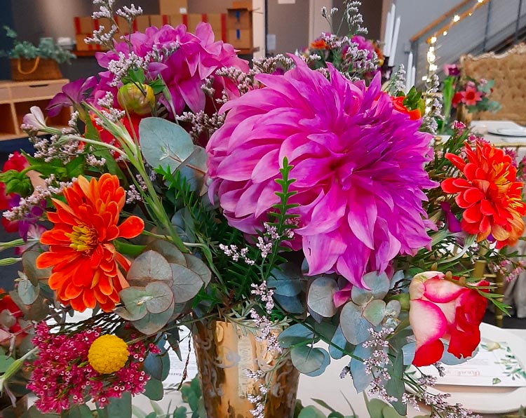 Main table flowers with beautiful big pink Dahlias